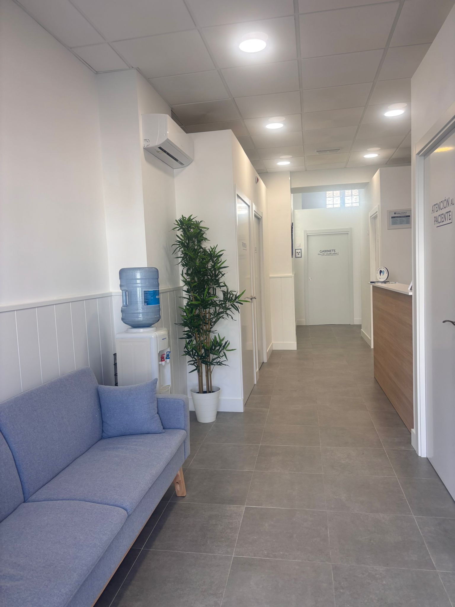 Sala de espera de clínica dental Zaldent Santa Cruz de la Zarza